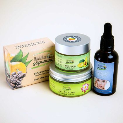 Pachet Curatare si Hidratare este compus din urmatoarele produse: Sapun natural cu cafea si portocale 100mg, Demachiant ochi si buze 50ml, Crema pentru ochi si fata cu avocado 50ml, Unt de corp cu canepa si lotus 100ml.